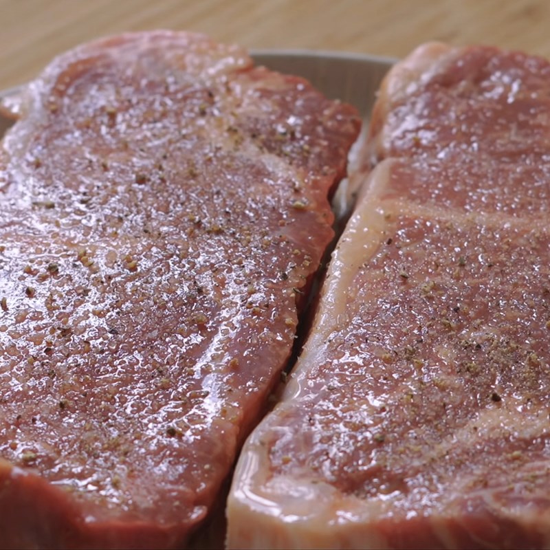 Step 2 Prepare the beef for Japanese-style beef steak
