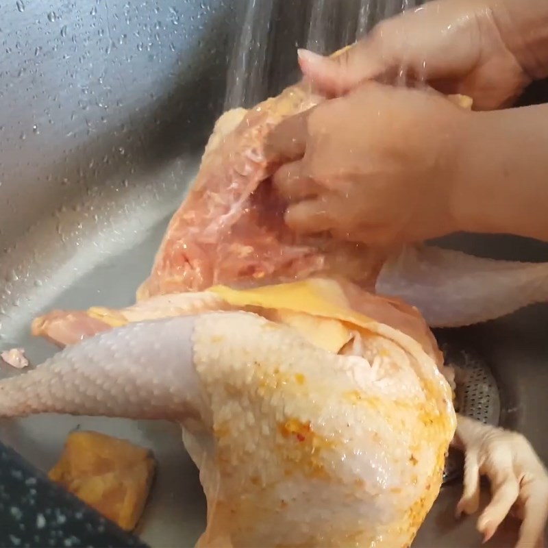 Step 1 Prepare the chicken for Five-Spice Braised Chicken