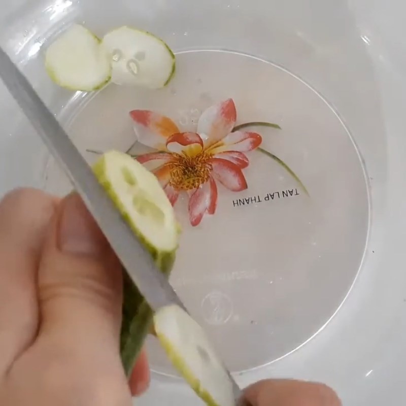 Step 1 Roast and slice cucumber Dried fish cucumber salad