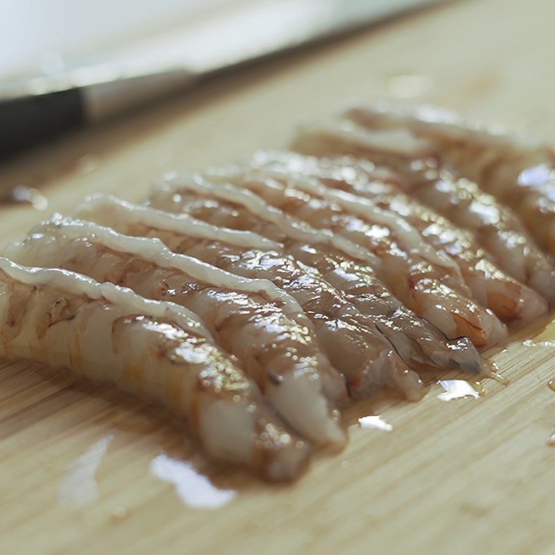Step 1 Prepare the shrimp for fried shrimp sandwich