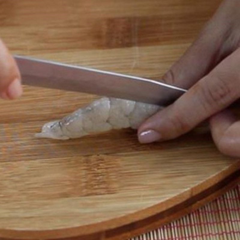 Step 3 Preparing shrimp for shrimp meat porridge with Tram mushroom