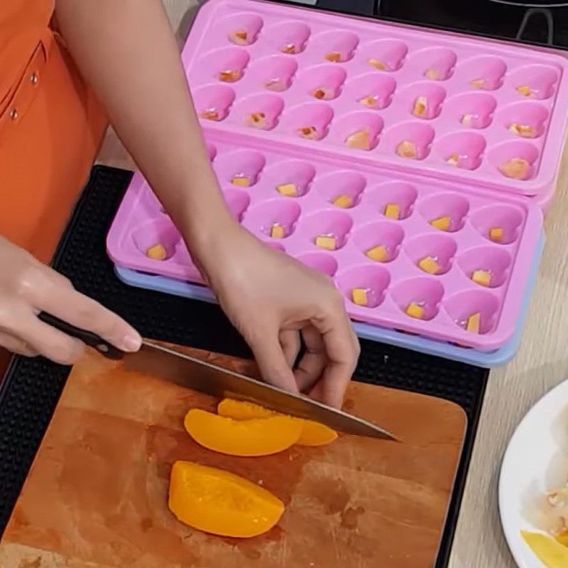 Step 1 Prepare the fruit Fruit jelly in milk tea