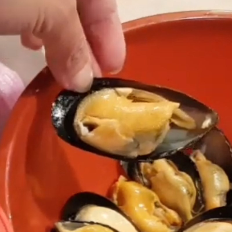Step 1 Prepare clams Grilled clams with scallion oil