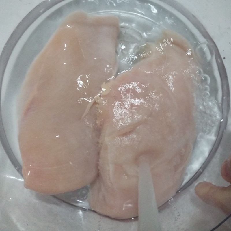 Step 1 Prepare chicken Salad with oil and vinegar