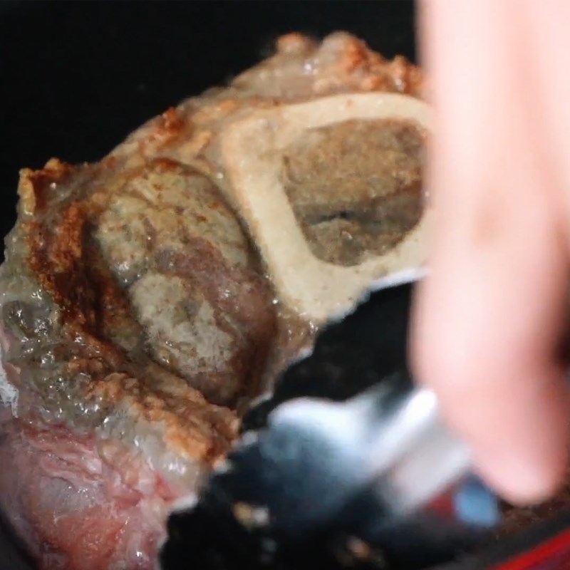 Step 2 Prepare and fry the veal shank Italian-style