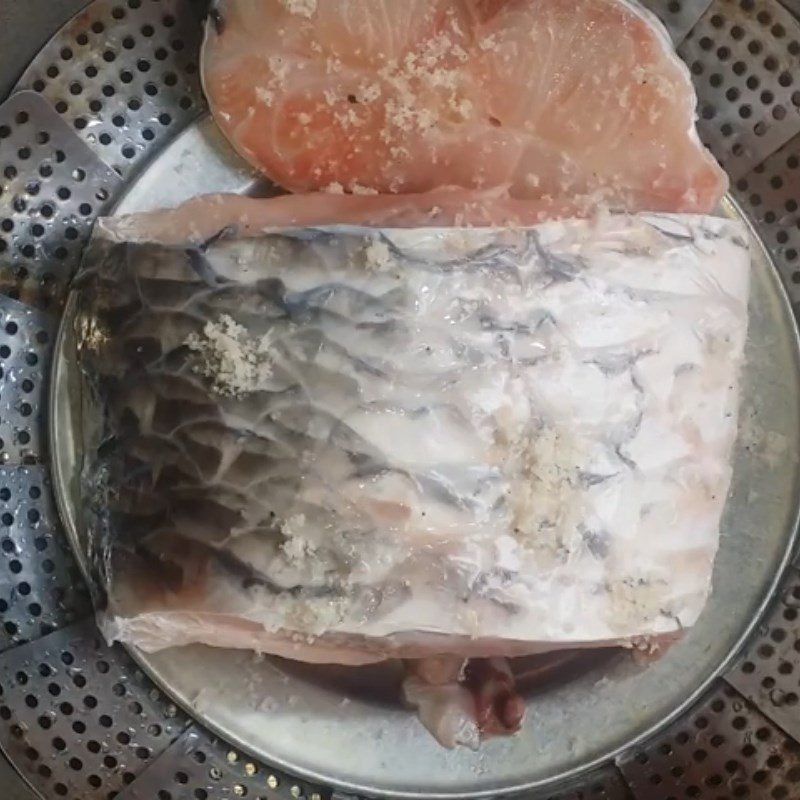 Step 2 Preparation and steaming fish Fish porridge with carp and mung beans