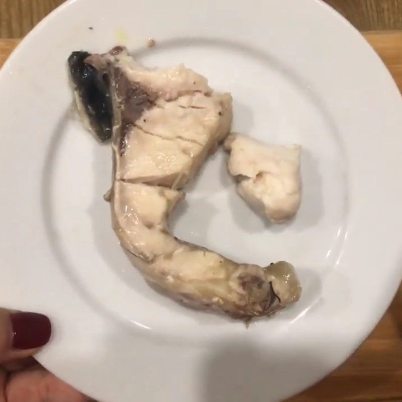 Step 1 Prepare and steam the fish for catfish porridge