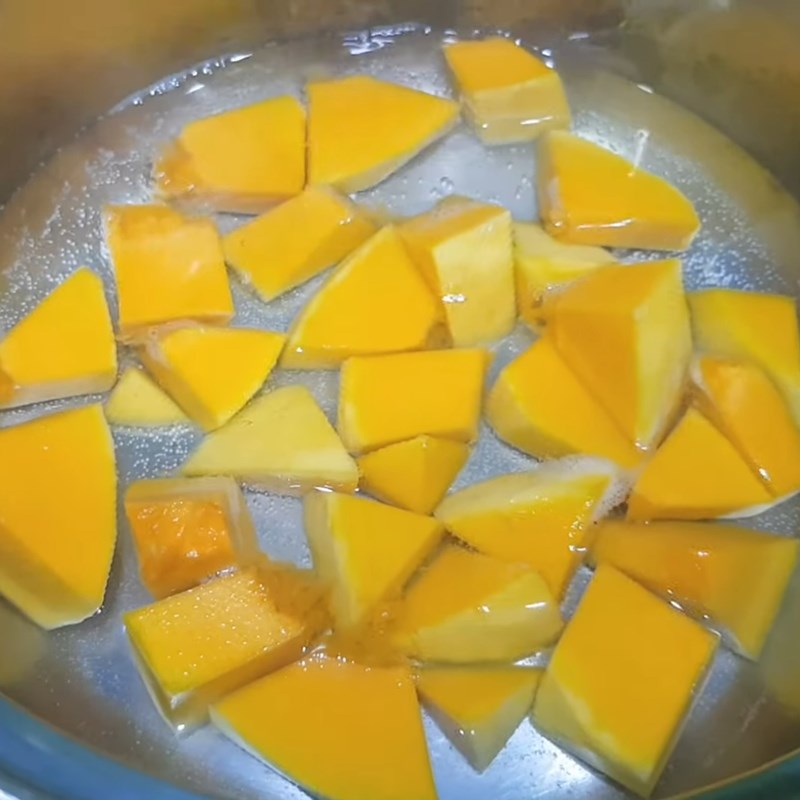Step 1 Prepare and boil pumpkin The pumpkin pearls made from rice flour