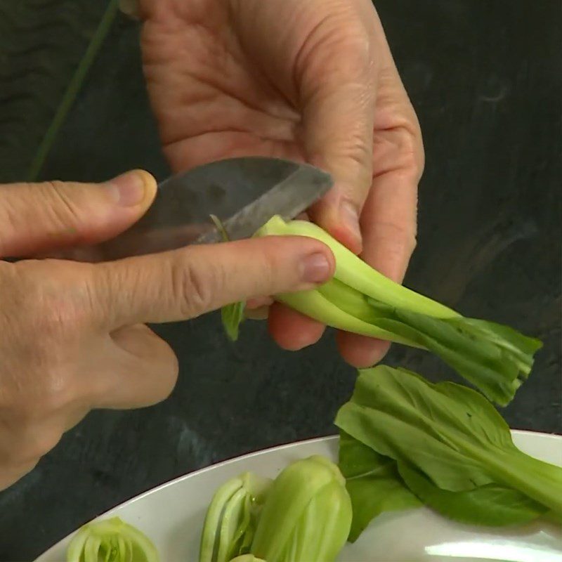 Step 1 Prepare and boil bok choy for Stir-fried Snow Mushroom