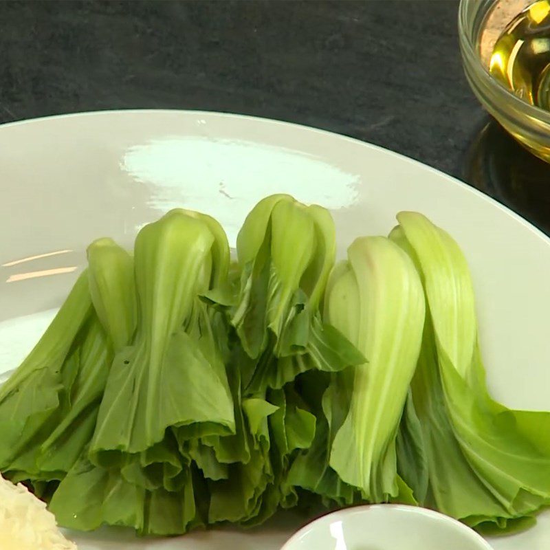 Step 1 Prepare and boil bok choy for Stir-fried Snow Mushroom