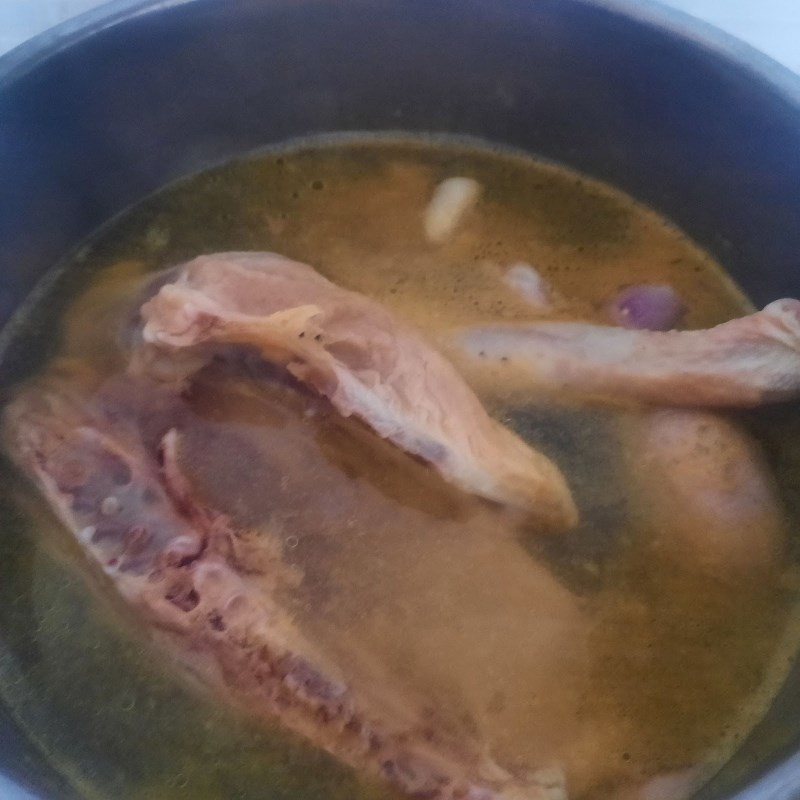 Step 1 Prepare and boil the chicken Chicken salad with water lily
