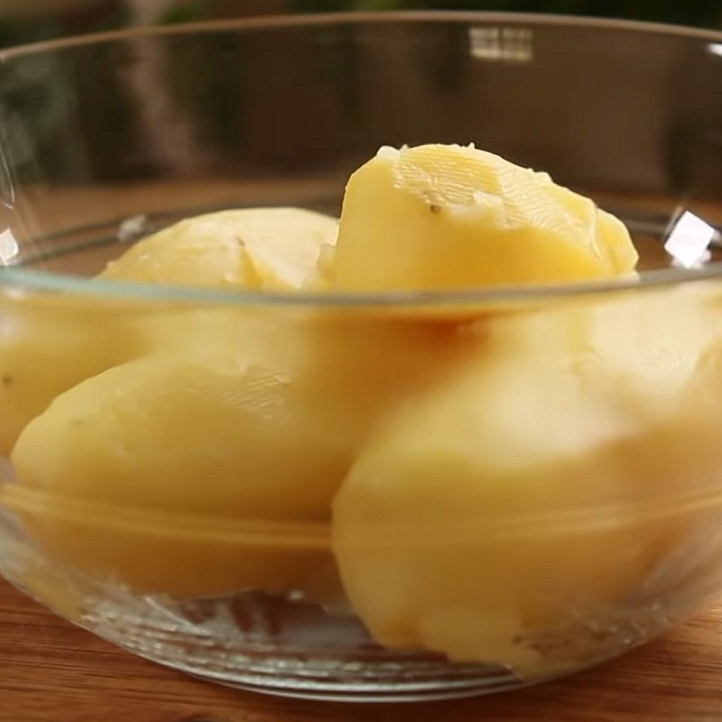 Step 1 Prepare and steam the potatoes Cheesy Mashed Potatoes