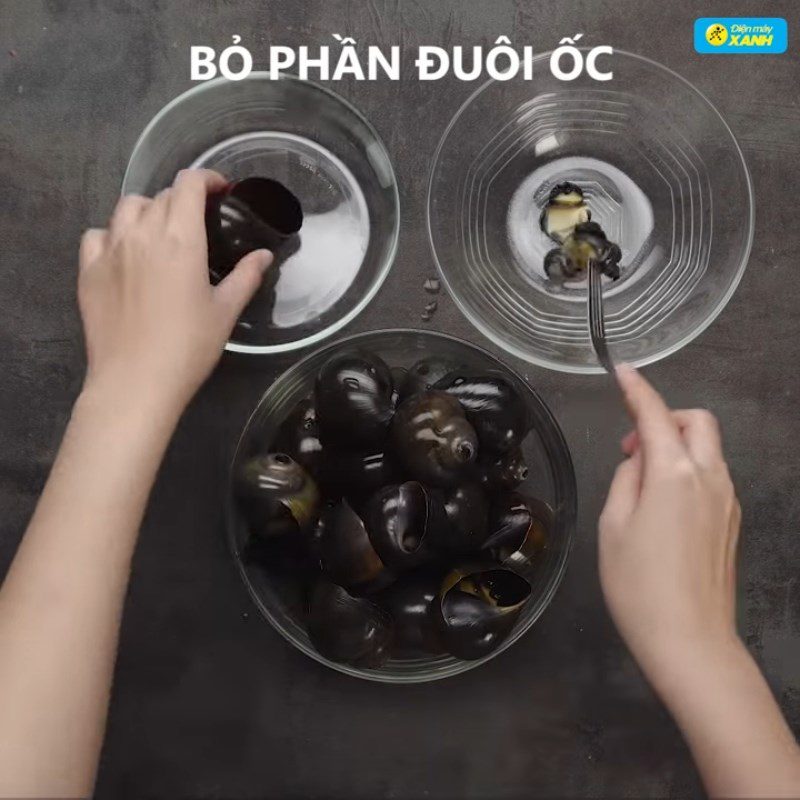 Step 1 Prepare and boil snails for Grilled Snail Cake in Foil