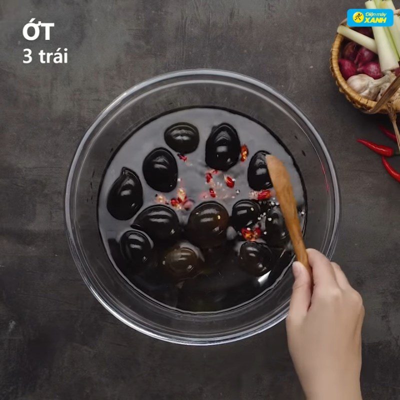Step 1 Prepare and boil snails for Grilled Snail Cake in Foil