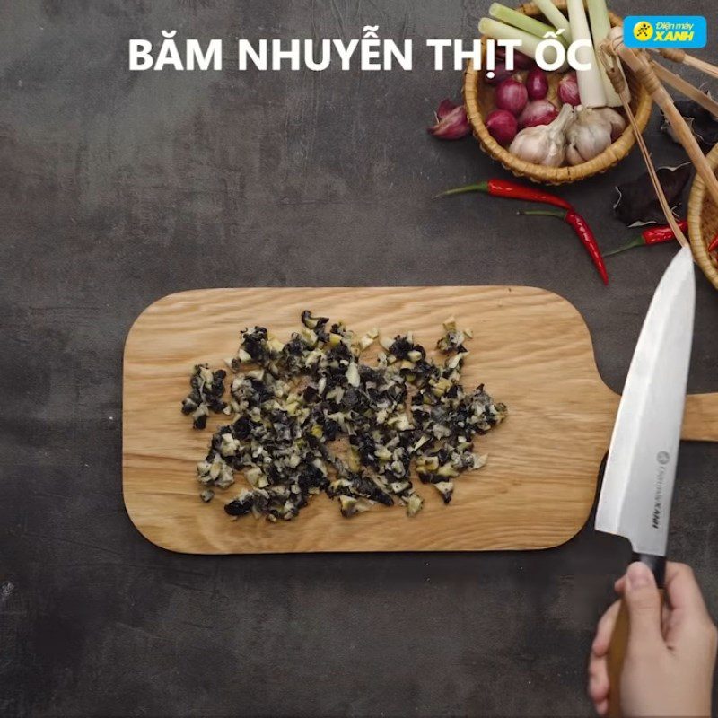 Step 1 Prepare and boil snails for Grilled Snail Cake in Foil