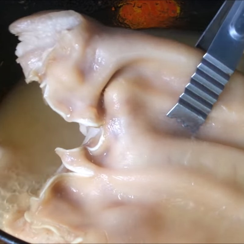 Step 2 Prepare and boil pig ears Thai-style pig ears sauce