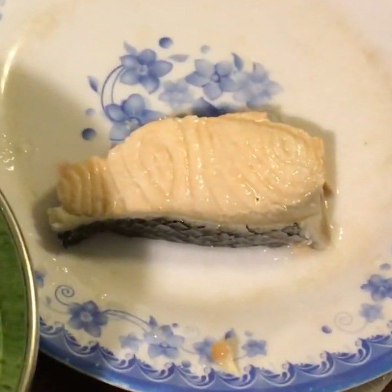 Step 1 Prepare and boil the fish for Salmon porridge with spinach