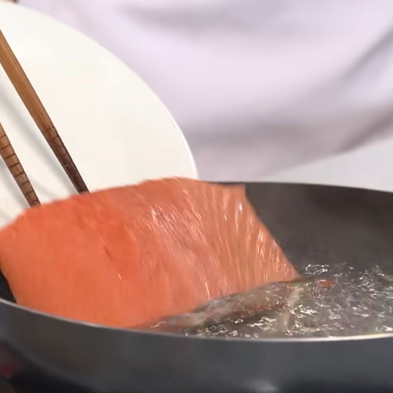 Step 1 Prepare and boil the salmon Salmon porridge with peanuts
