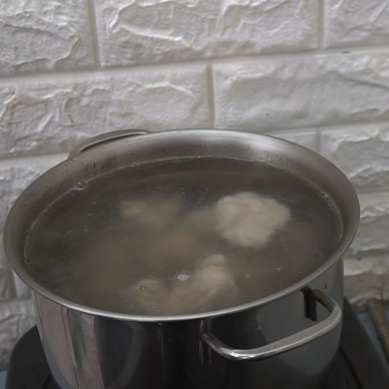 Step 2 Prepare and cook the broth Chinese noodle soup