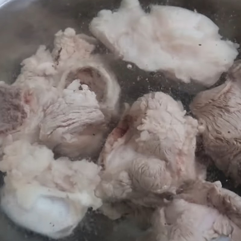 Step 2 Prepare and cook the broth Chinese noodle soup