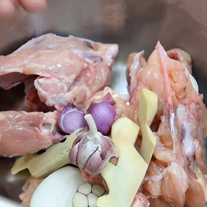 Step 1 Prepare and Simmer Chicken Bones for Seafood Mushroom Hot Pot