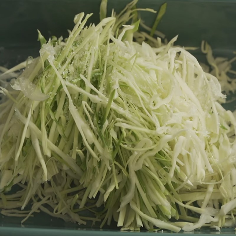 Step 1 Prepare and mix the cabbage for crispy fried chicken sandwich