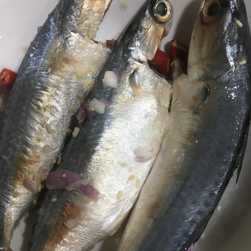 Step 1 Prepare and Marinate the Fish for Sour Fish Soup with Snakehead Fish and Sour Bamboo Shoots