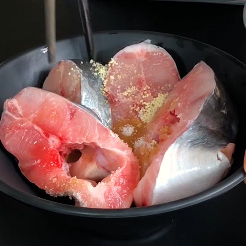 Step 1 Prepare and marinate catfish Catfish cooked with tamarind