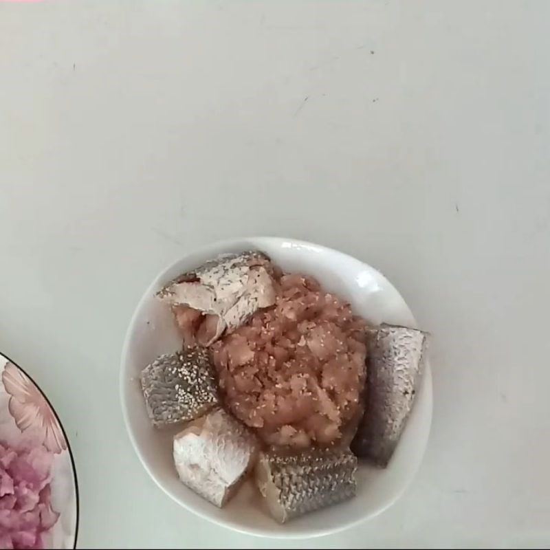 Step 1 Prepare and marinate fish and meat for Sweet Potato Soup with Snakehead Fish and Minced Meat