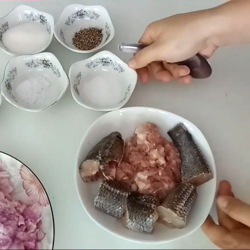Step 1 Prepare and marinate fish and meat for Sweet Potato Soup with Snakehead Fish and Minced Meat