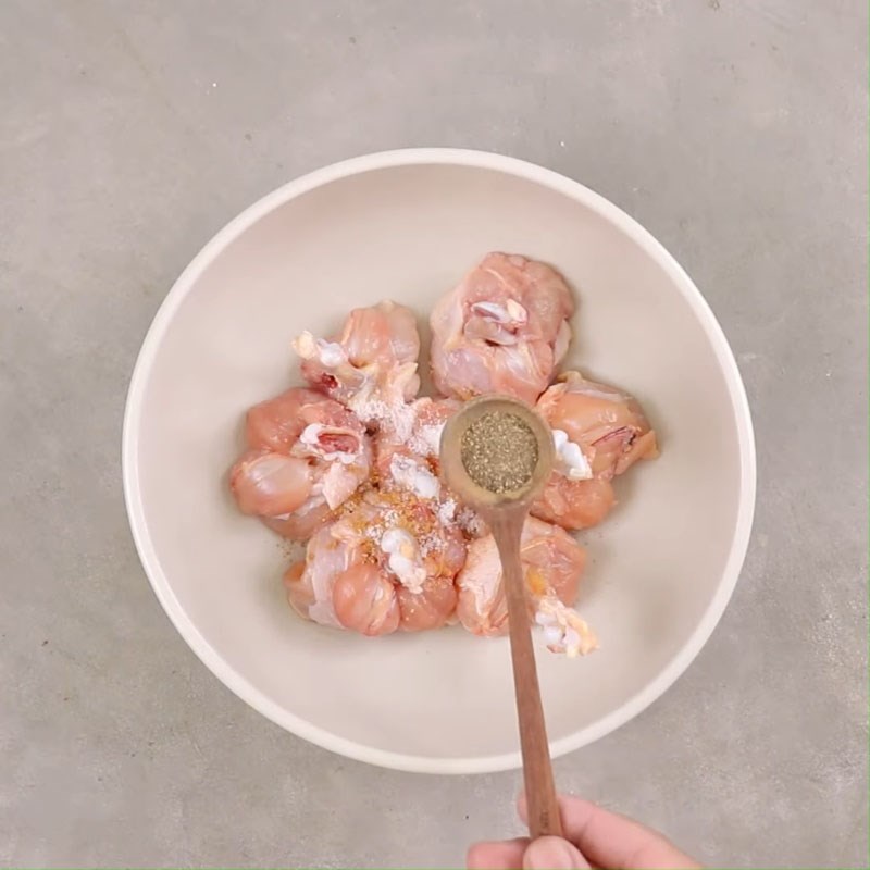 Step 1 Prepare and Marinate Chicken Wings Fried Chicken Wings with Salt and Pepper