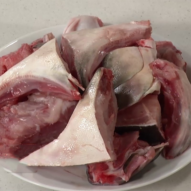 Step 2 Prepare and marinate the barramundi head Barramundi hotpot with water spinach