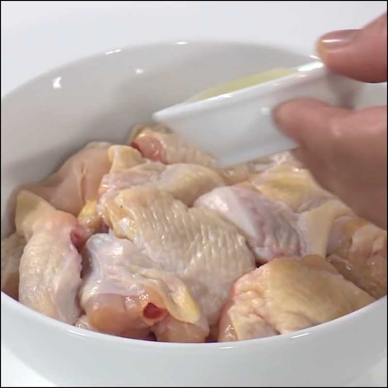 Step 1 Prepare and Marinate Chicken Fried Chicken Wings with Sarsi