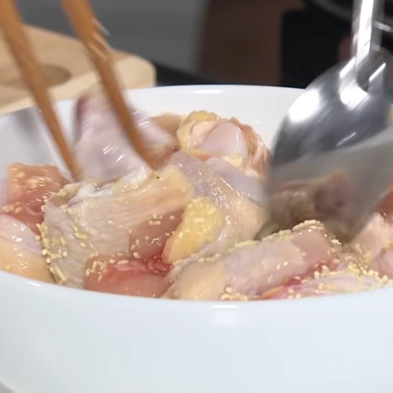 Step 1 Prepare and Marinate Chicken Fried Chicken Wings with Sarsi
