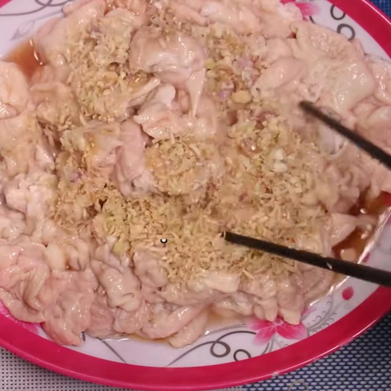 Step 2 Prepare and marinate pork intestines Stir-fried pork intestines with lemongrass and chili