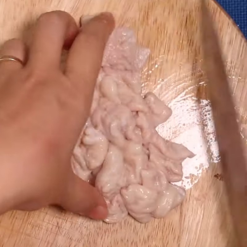 Step 2 Prepare and marinate pork intestines Stir-fried pork intestines with lemongrass and chili