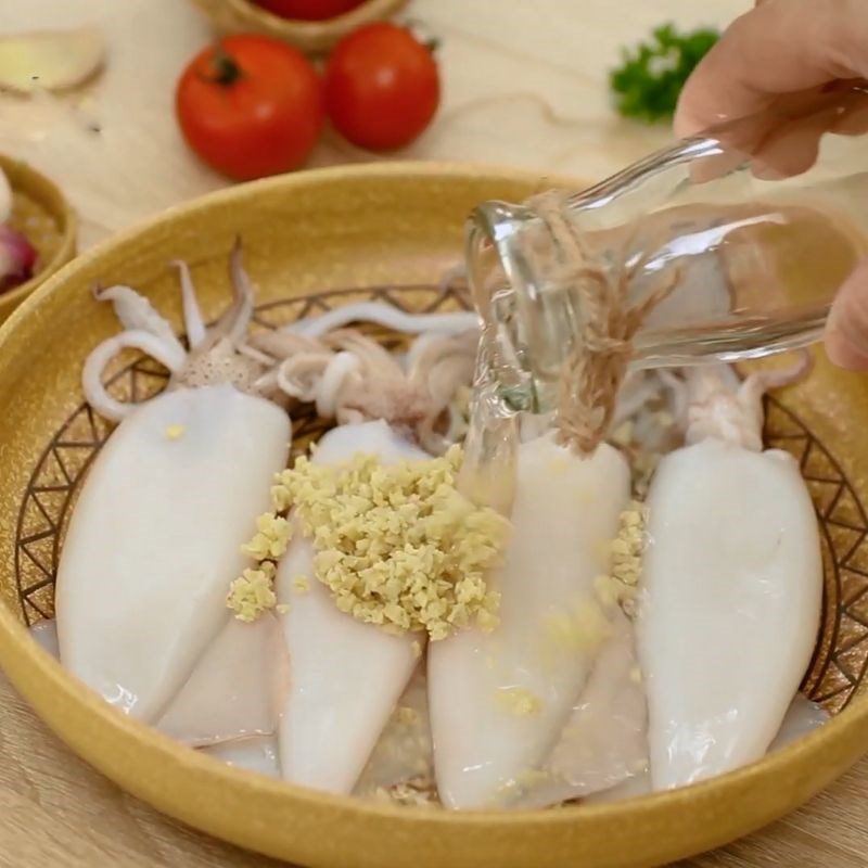 Step 1 Prepare and marinate the squid for Spicy Sour Squid Hot Pot