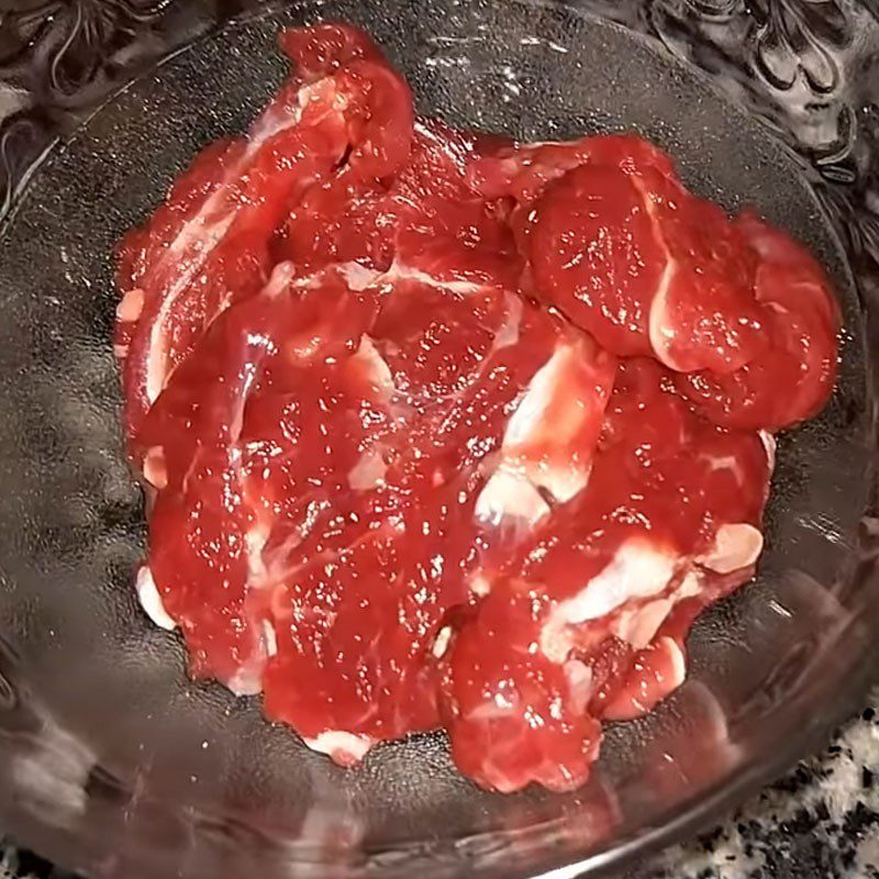 Step 1 Prepare and Marinate the Beef Stir-Fried Beef with Asparagus