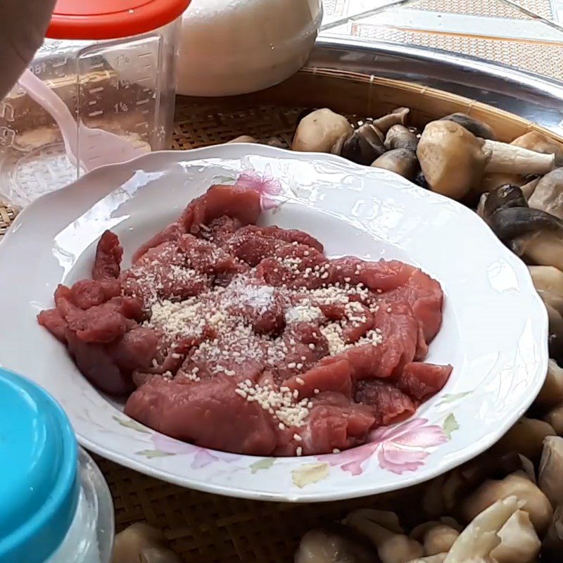 Step 2 Pre-processing and marinating beef Stir-fried straw mushrooms with beef