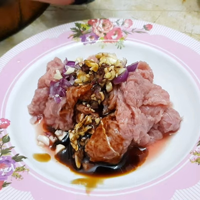 Step 1 Prepare and marinate beef for Stir-fried Chives with Beef