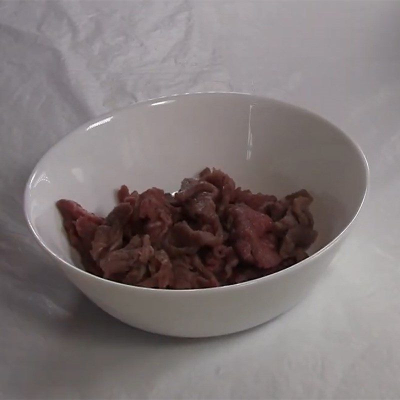 Step 2 Preparation and marinating beef Watercress mixed with beef