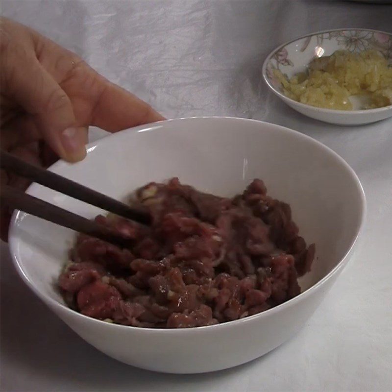 Step 2 Preparation and marinating beef Watercress mixed with beef