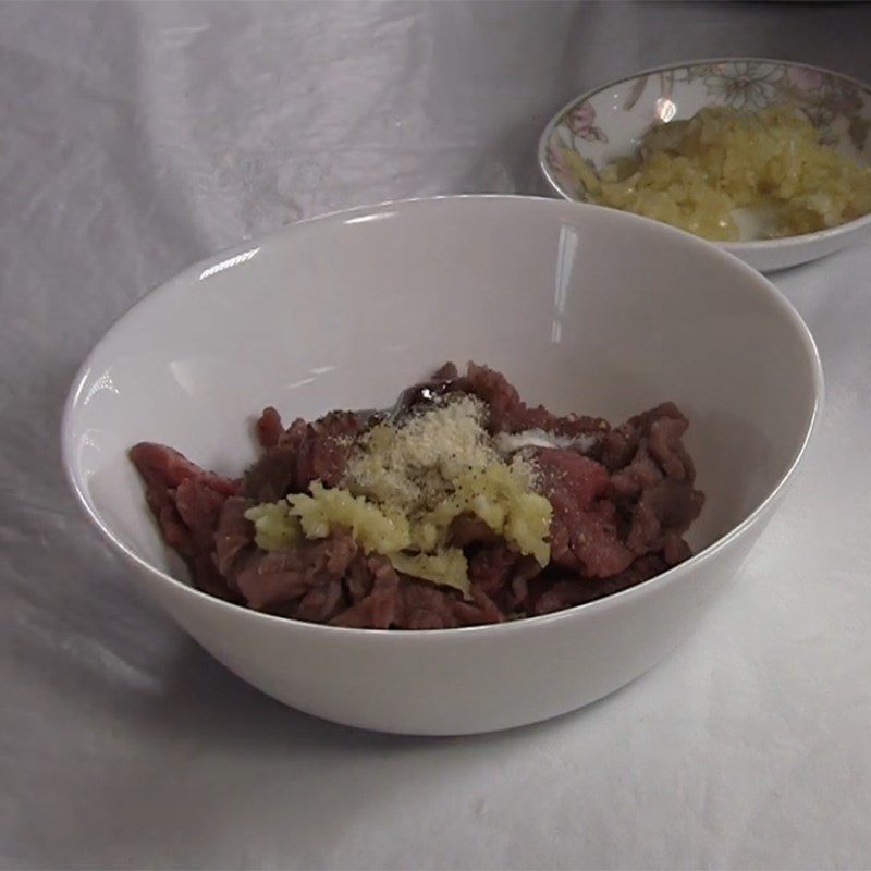 Step 2 Preparation and marinating beef Watercress mixed with beef