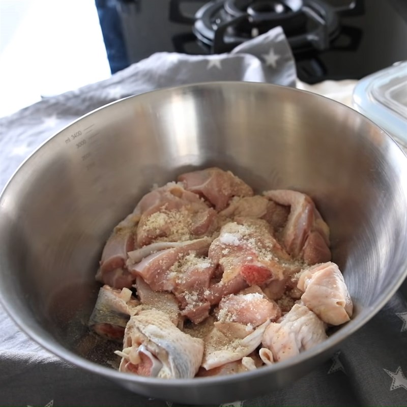 Step 1 Prepare and marinate the chicken for Chicken Noodle with Mushrooms