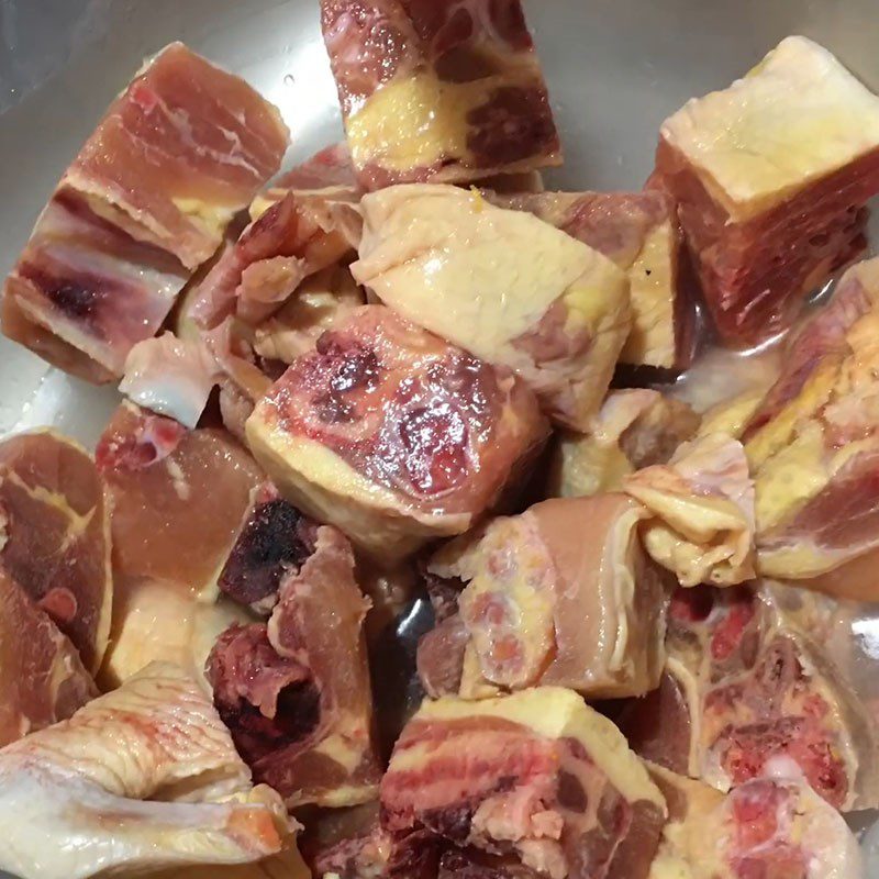 Step 1 Prepare and marinate the chicken for Lemon Grass Chicken Hot Pot