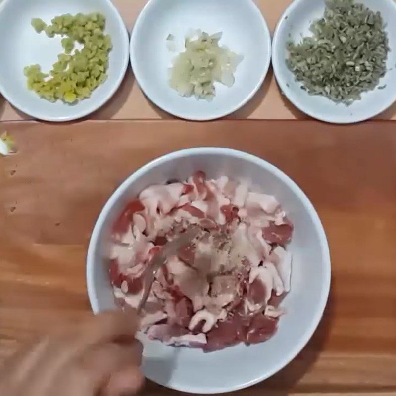 Step 2 Prepare and marinate pork for mixed grilled hot pot