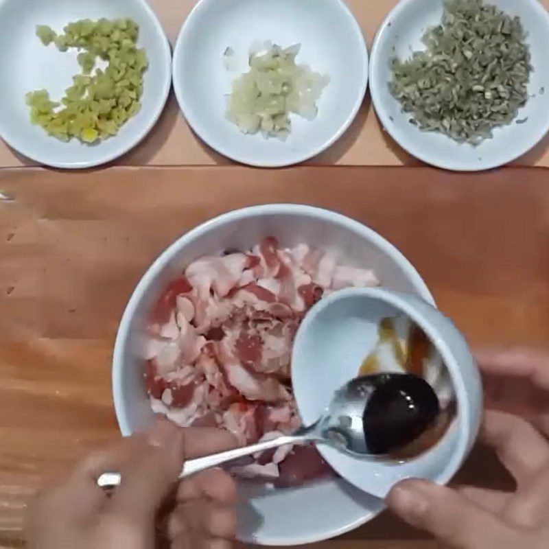 Step 2 Prepare and marinate pork for mixed grilled hot pot