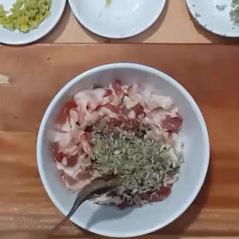 Step 2 Prepare and marinate pork for mixed grilled hot pot