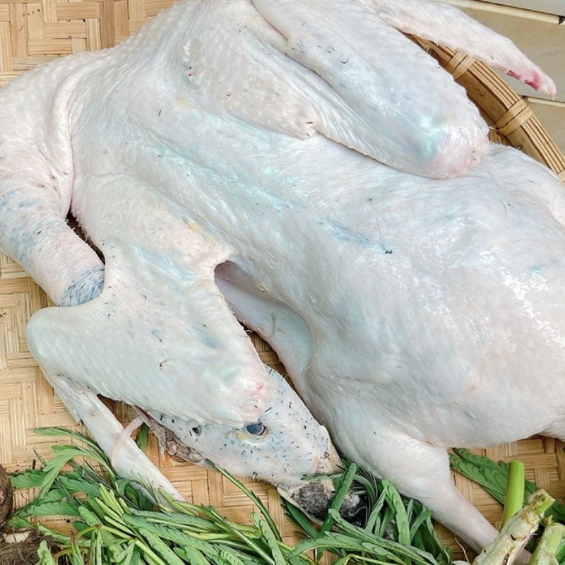 Step 1 Prepare and marinate duck meat Duck cooked with taro
