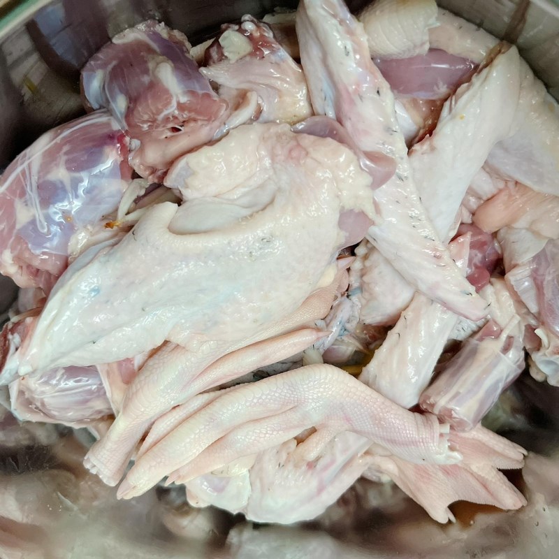 Step 1 Prepare and marinate duck meat Duck cooked with taro